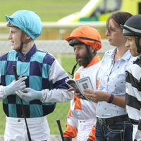 3 STARTERS AT ELLERSLIE AND 2 IN SINGAPORE FOR LOGAN RACING ON SATURDAY 25TH MAY 